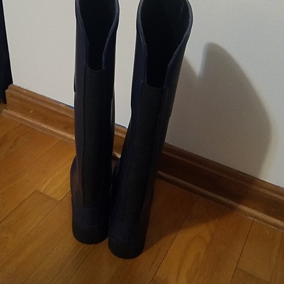 Rainboots - Picture 3 of 4